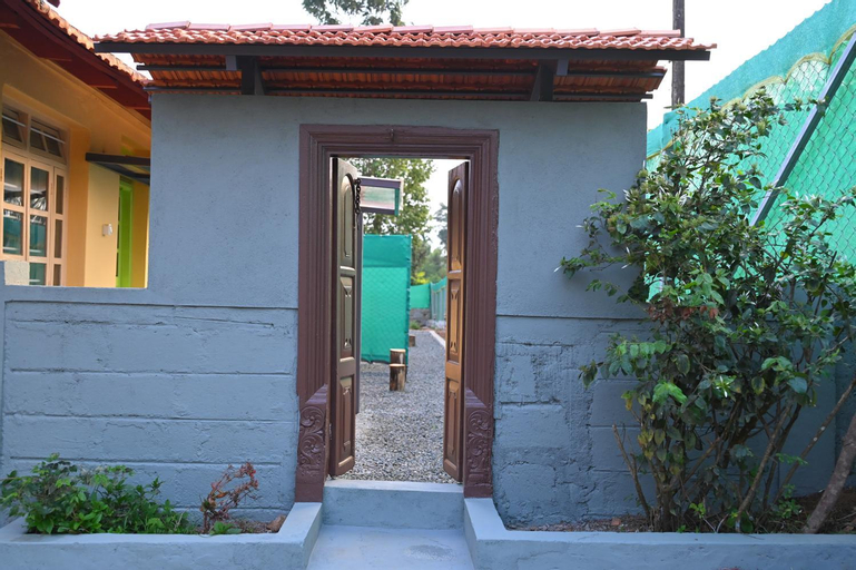 Exterior & Views