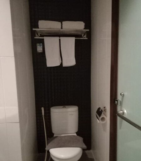 Bathroom 18