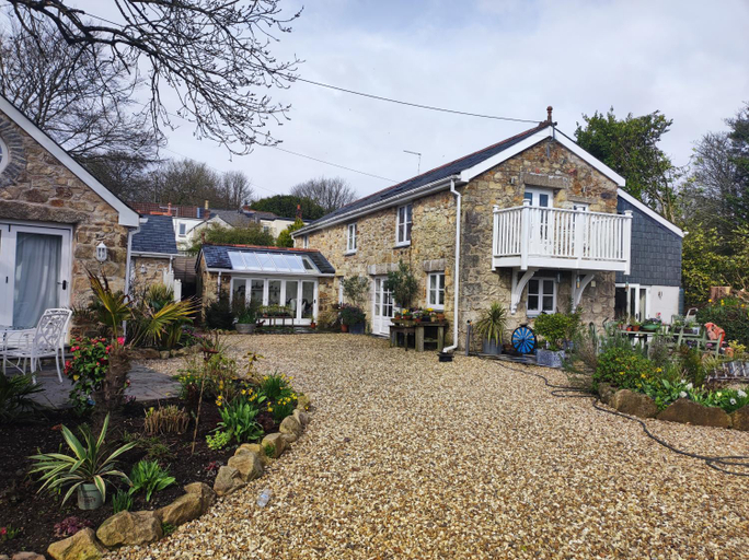 Others 3, Pleasant streams Barn, Cornwall