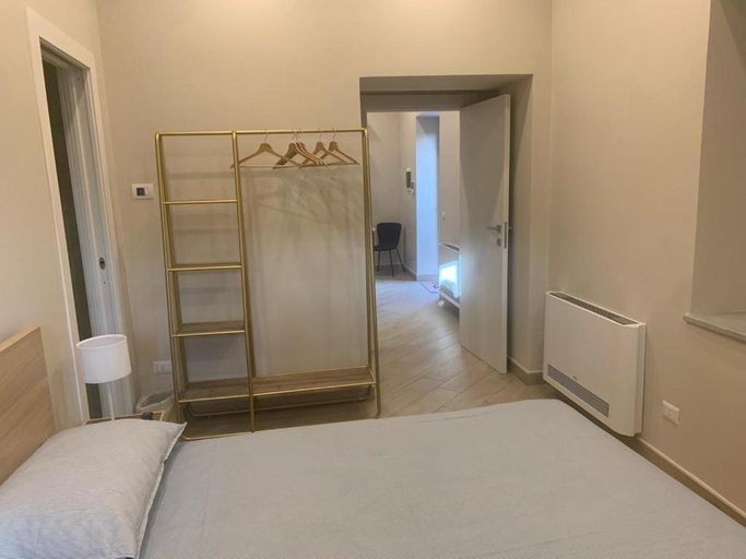 Bedroom 2, DON PEPPE ROOMS : Villaggio Green, Caserta