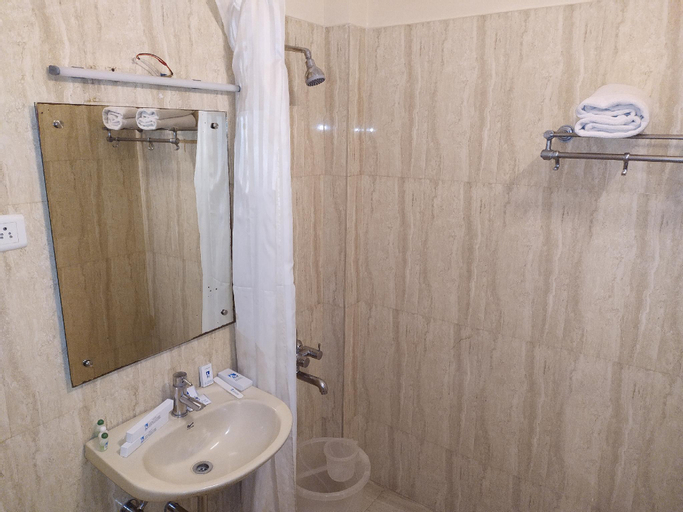 Bathroom 16
