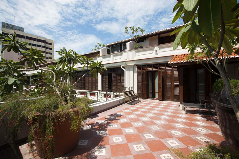 Exterior 3