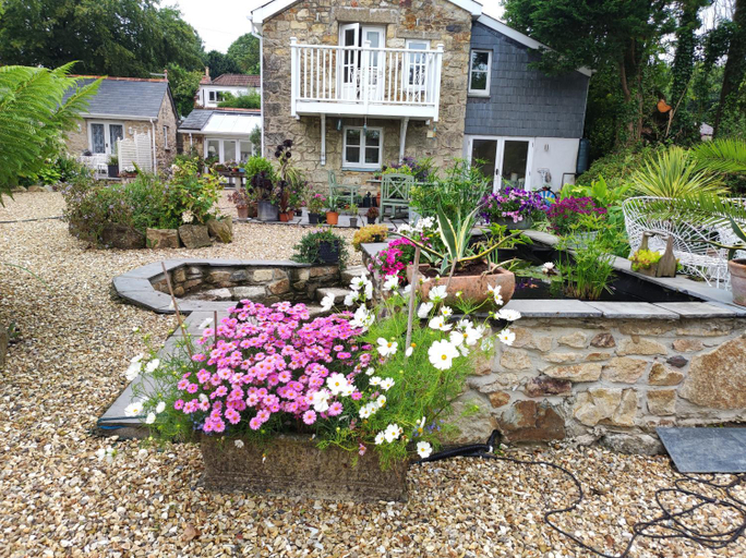 Others 4, Pleasant streams Barn, Cornwall