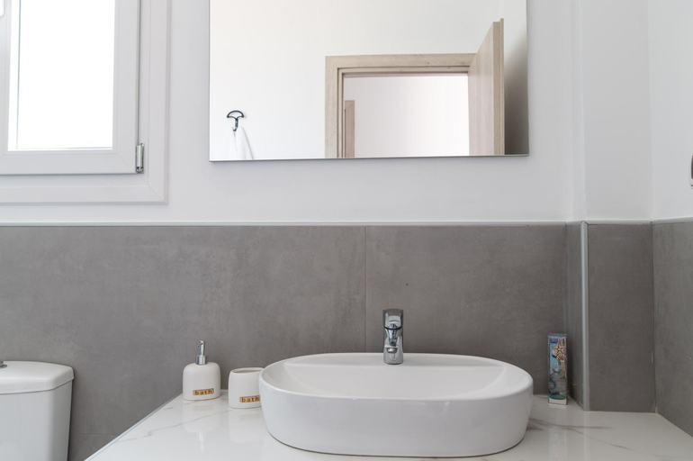 Bathroom 2, Saint Nicholas Houses, South Aegean