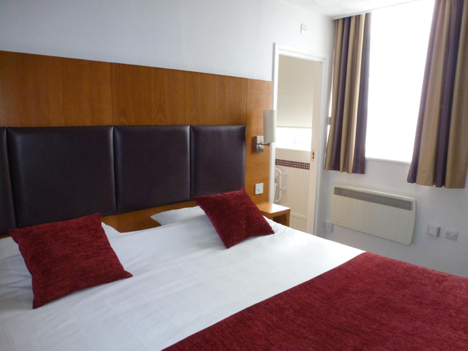 Bedroom, The Cross Keys by Good Night Inns, Redcar and Cleveland