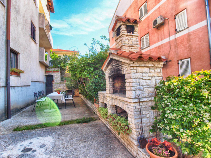 Others 4, Apartment 1364, Pula