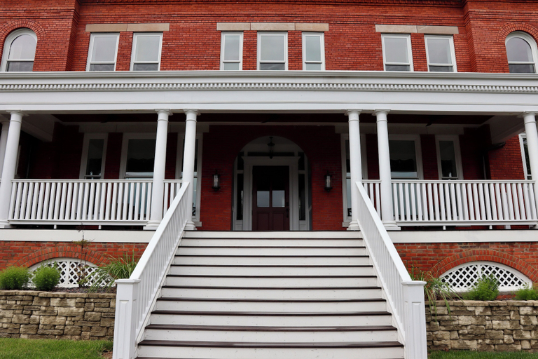 Exterior & Views 2, Historic Red Rooster Inn, Montgomery