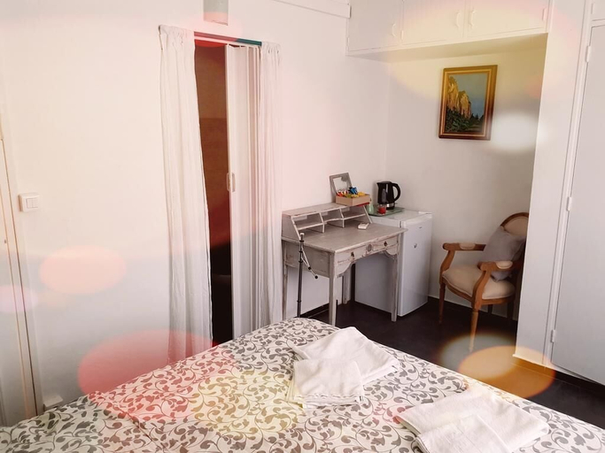 Bedroom 2, K.N.C.1601, Var
