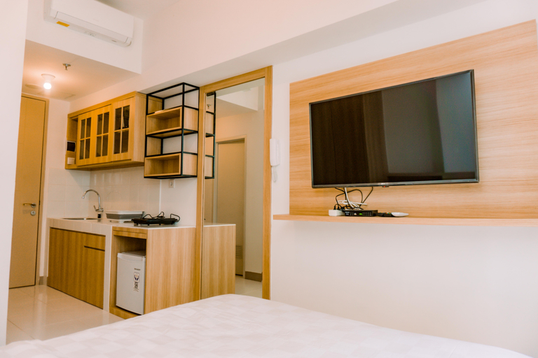 Bedroom 2, Comfy Studio at 30th Floor Tokyo Riverside PIK 2 Apartment By Travelio, Tangerang