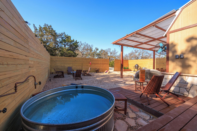 Sport & Beauty 5, Romantic Luxury Retreat-hot/cold pool & sauna, Hays