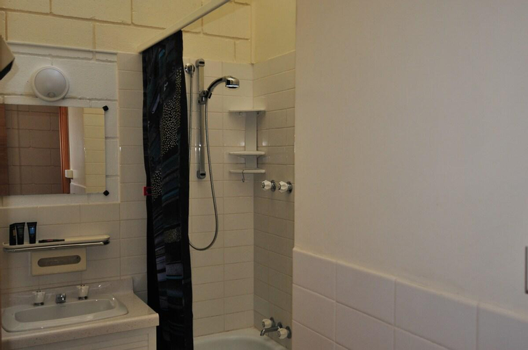 Bedroom 5, Warrina 11, Snowy River