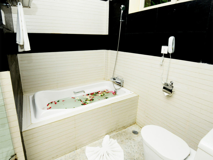 Bathroom 2, Mount Pleasant Hotel, Yamethin