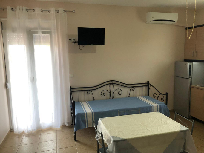 Others 5, Akrogiali studios, Central Greece