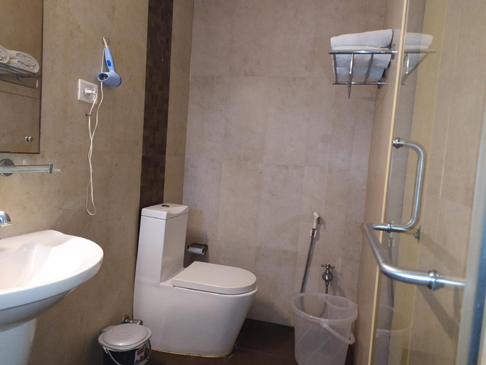 Bathroom 12