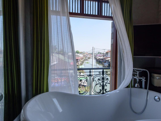 Bathroom 21