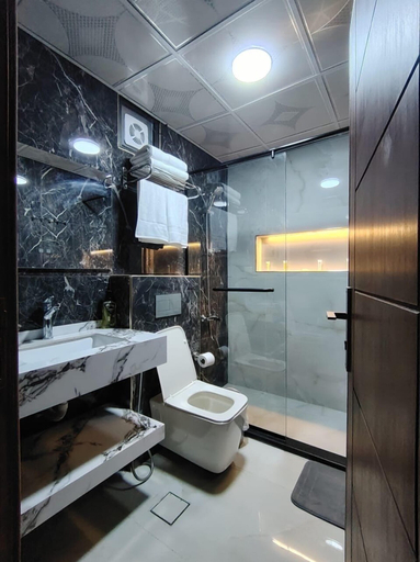 Bathroom, Eagle Rum Camp, Quaira