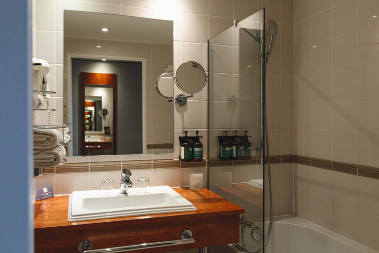 Bathroom 10