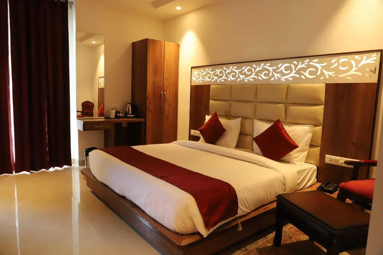 Bedroom 2, RR HOTEL BY SONACHI, Kangra