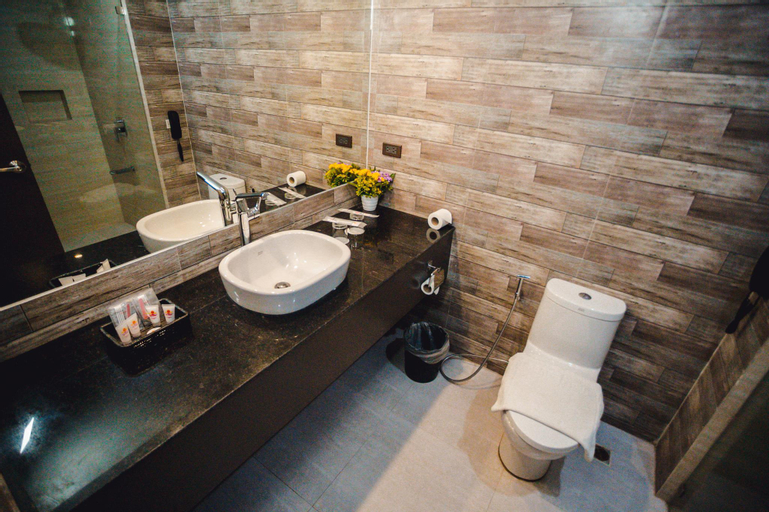 Bathroom 18