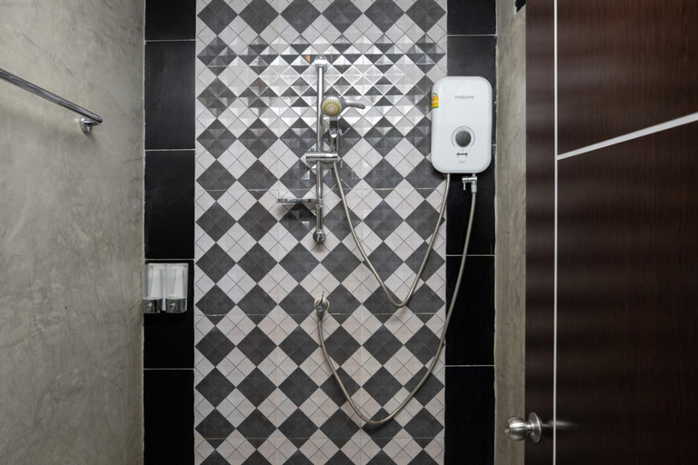 Bathroom 4, Bell Lifestyle Hostel Phuket, Phuket Island