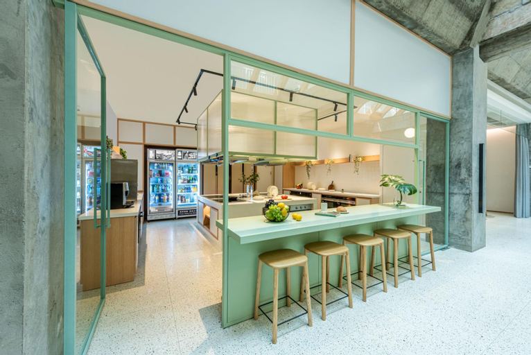 baseLITE W. LONGHUA Serviced Apartment (Shanghai Longhua West Road Location), Shanghai