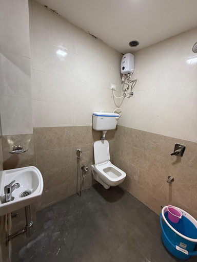 Bathroom 5, Hotel Marine Line, Mumbai City