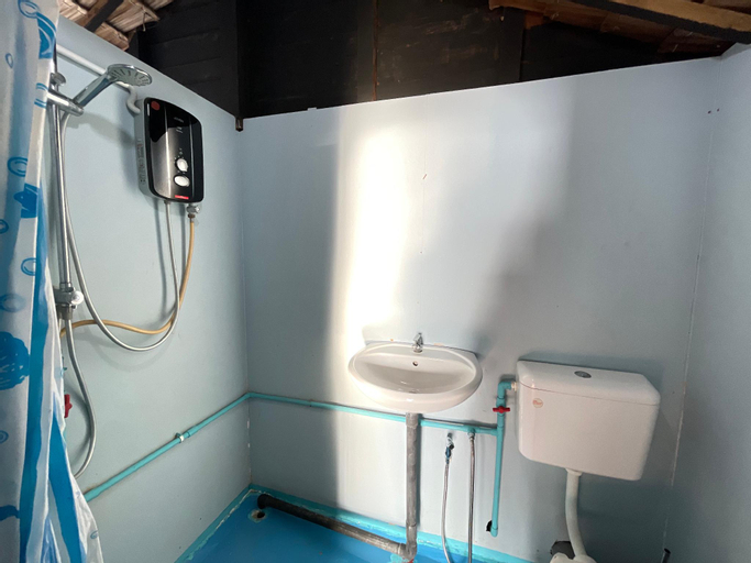 Bathroom 18