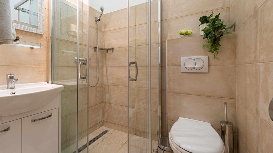 Bathroom 2, Klauzal 14, Budapesti