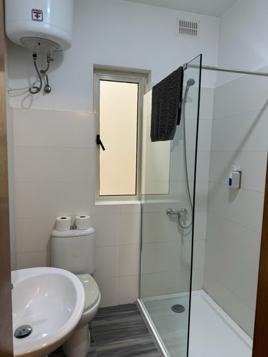 Bathroom 4, The Triton, Saint Paul's Bay