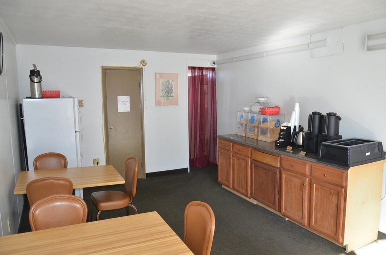 Food & Drinks 5, Red Carpet Inn and Suites Ebensburg, Cambria