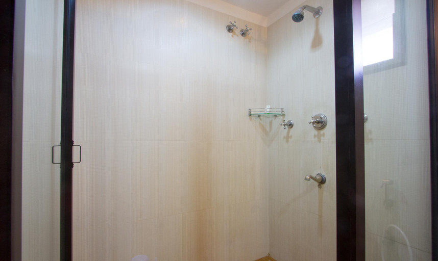 Bathroom 11