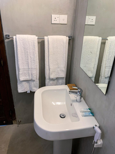 Bathroom 5, Serein Beach Hotel, Tangalle