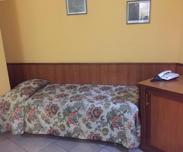 Bedroom 2, Hotel Malaga, Avellino