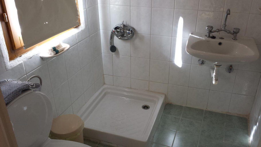 Bathroom, Panorama Kakopleyri Kalabakas, Thessaly