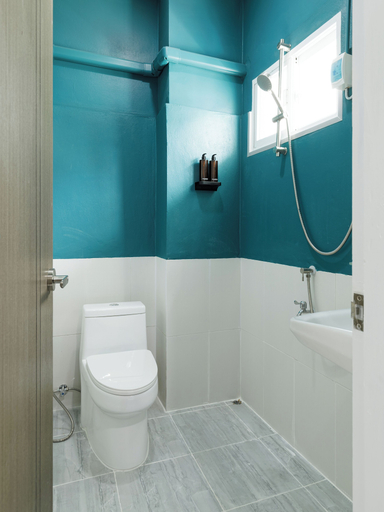 Bathroom 5, SRINN Hotel Pattaya Klang, Pattaya
