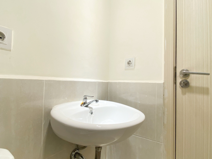 Bedroom 5, Comfortable and Tidy 2BR at Meikarta Apartment By Travelio, Cikarang
