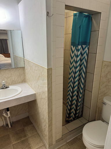 Bathroom 4, Fins and Feathers Lodge, Osborne