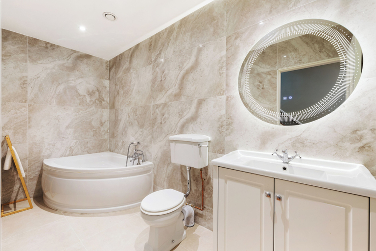 Bathroom 3, 19 Heytesbury Street, Dublin