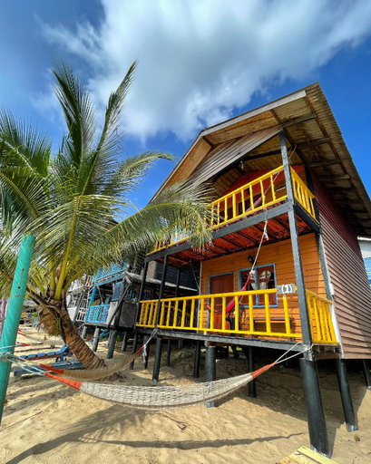Exterior 11
