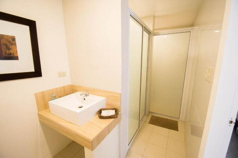 Bathroom 4, Almont Inland Resort, Butuan City