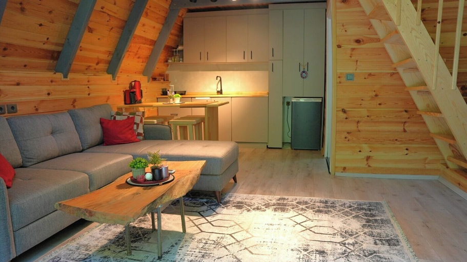 Others 4, Zua Bungalov, Pazar
