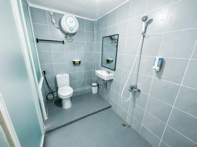 Bathroom 8
