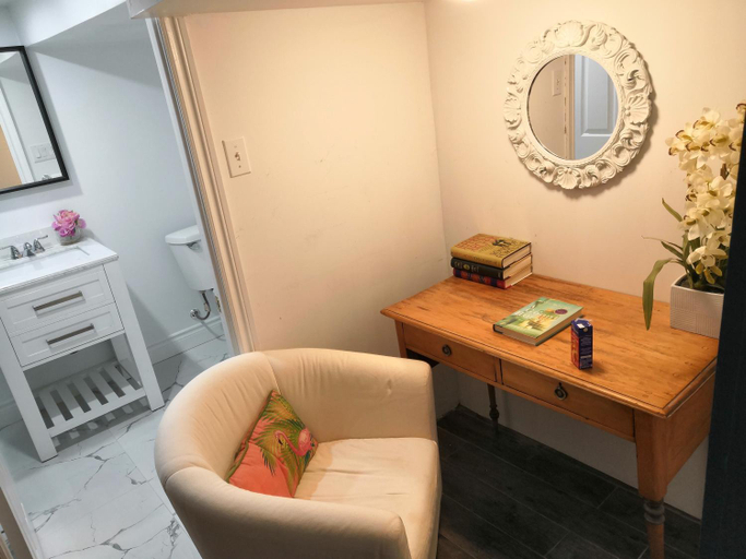 Bathroom 2, Margie Townhome Suites, Toronto