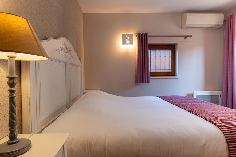 Bedroom 2, Hotel Village Motel, Saône-et-Loire