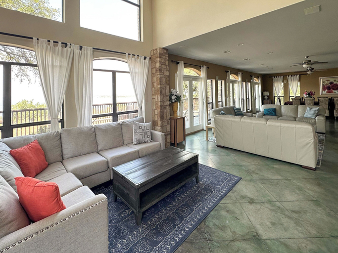 Others 4, Upstay -10 Waterfront Mansion with Jetty, Llano