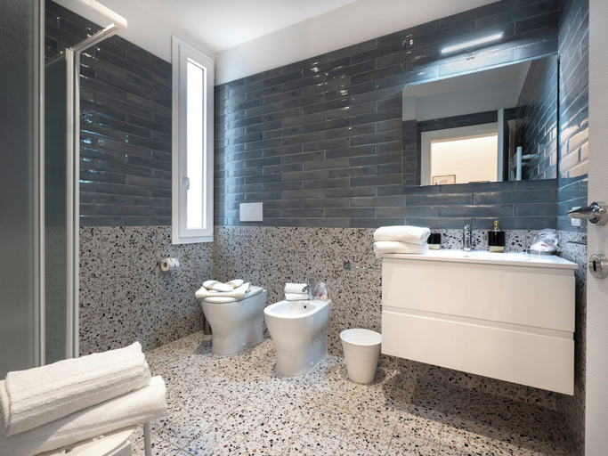 Bathroom 5, Zuara9room RIMNI Bed&Breakfast, Rimini
