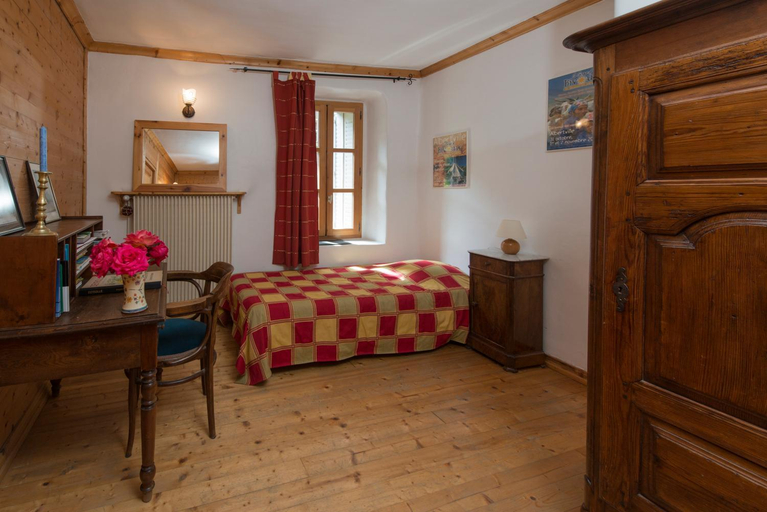 Bedroom 2, Au Cheval Blanc - appartements et chambres d'hotes, Savoie