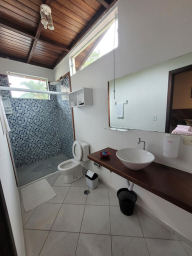 Bathroom 5, Mares de Camburizinho, São Sebastião