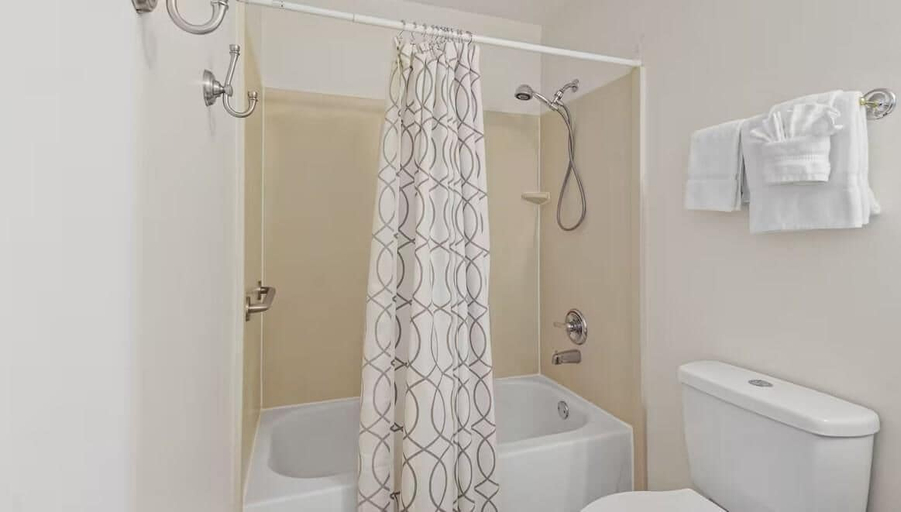 Bathroom 4, Emerald Isle Resort 2305, Bay