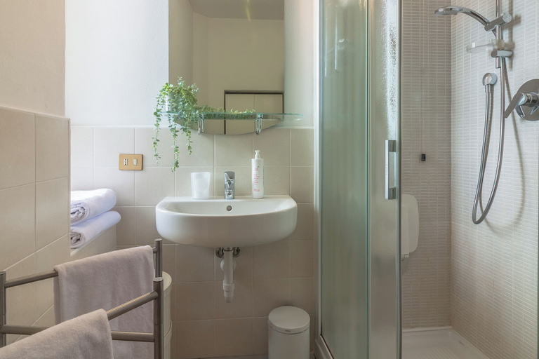 Bathroom 2, Casa Cavour Bellagio by Wonderful Italy, Como
